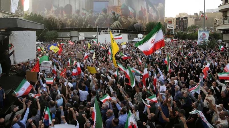 সরকারবিরোধী বিক্ষোভে রক্তাক্ত হয়ে উঠেছে ইরান