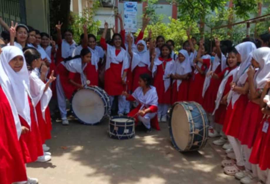 এসএসসি পরীক্ষায় পাসের হারে শীর্ষস্থান অর্জন করেছে খুলনা জেলা